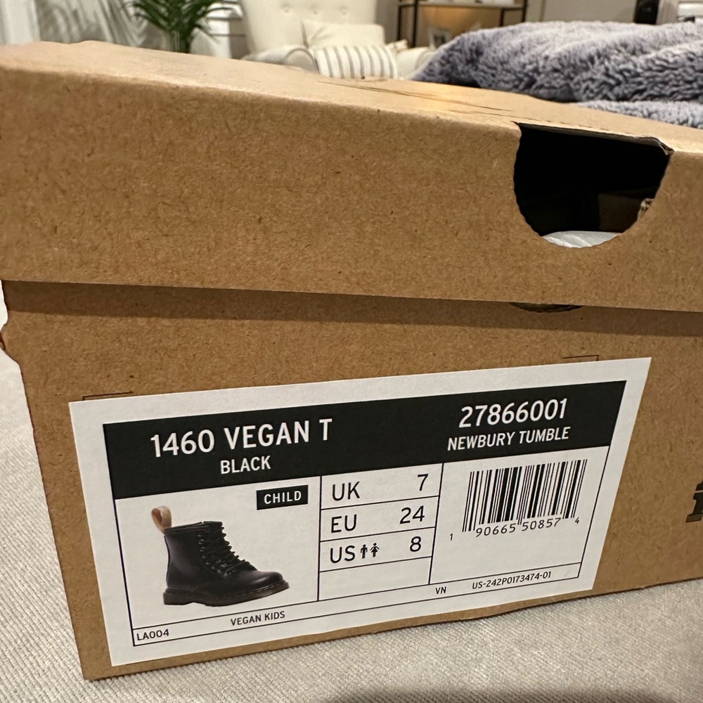 Doc Martins Toddler 1460 Vegan **worn once** - Picture 4 of 6